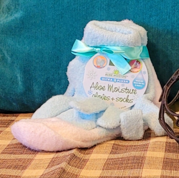 Earth Therapeutics Aloe Moisture set - Picture 2 of 2